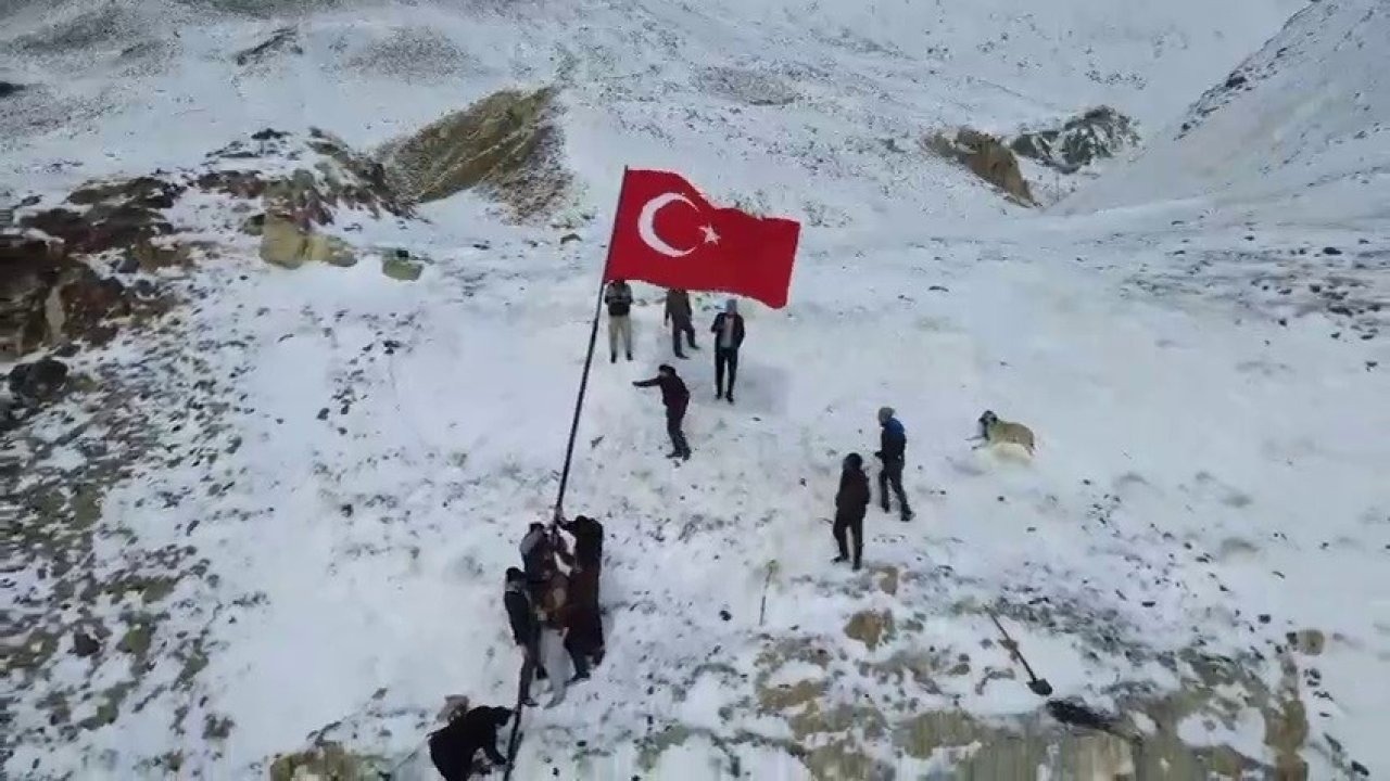 Şenkaya’da Anlamlı Yanıt: Türk Bayrağı Zirvede Dalgalanıyor