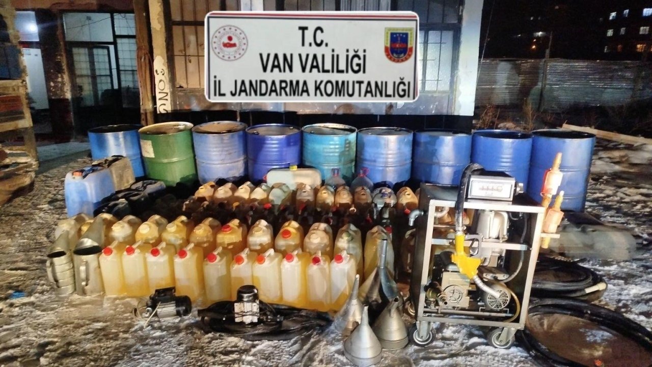 Van’da Jandarma Operasyonu: Binlerce Litre Kaçak Akaryakıt ve Uyuşturucu Ele Geçirildi