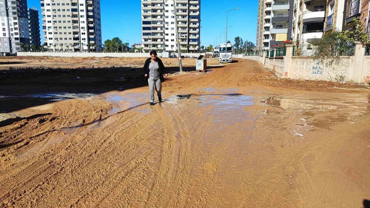 Vatandaşın çamur ve toz isyanı