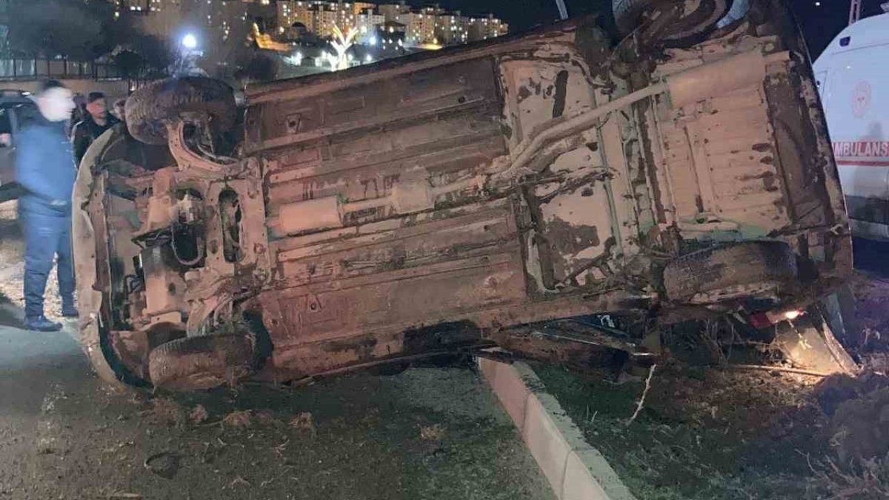 Edremit’te Otomobil Takla Attı: 2 Hafif Yaralı