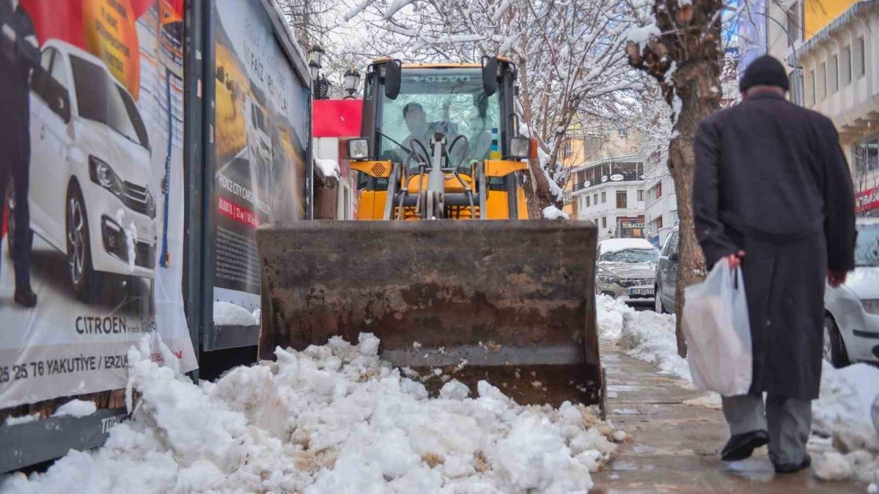Erzurum’da Kar Mesaisi: 1200 Personel ve 400 Araç Sahaya İndi