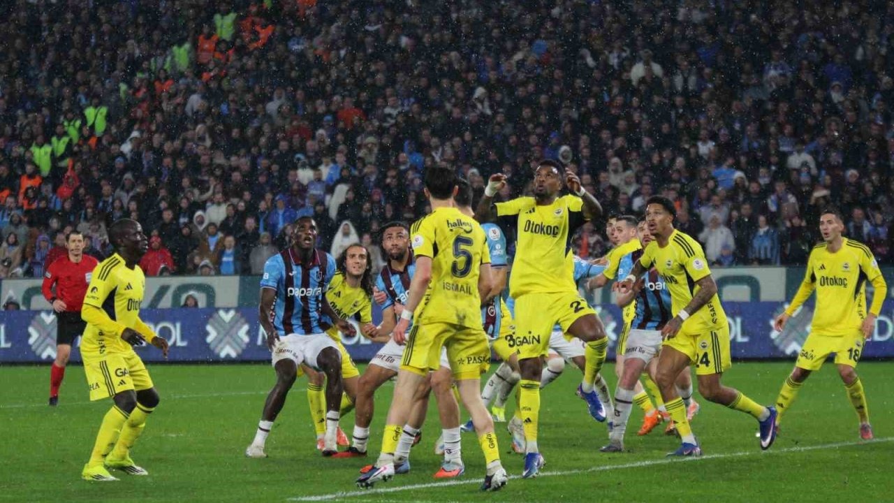 Fenerbahçe’den Trabzon’da Galibiyet Serisi: Ezeli Rakibini 3-2 ile Geçti