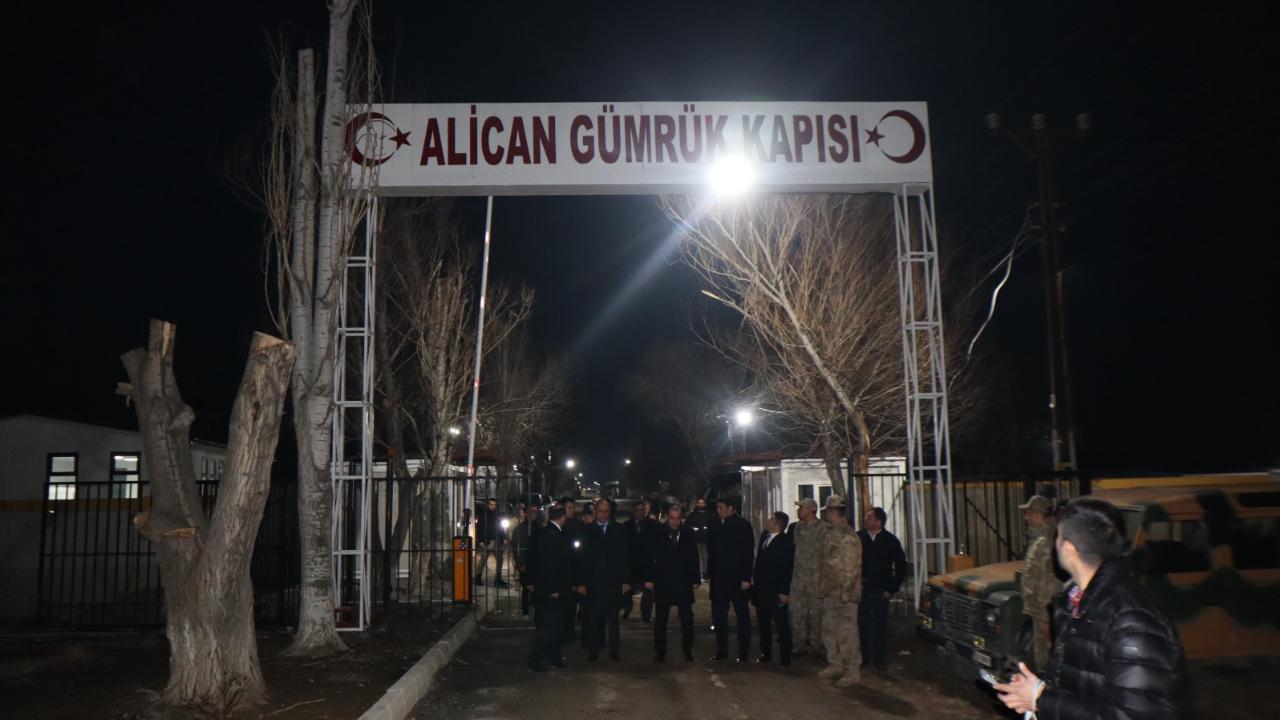 Iğdır Valisi Taşolar, Alican Sınır Kapısı’nda İncelemelerde Bulundu