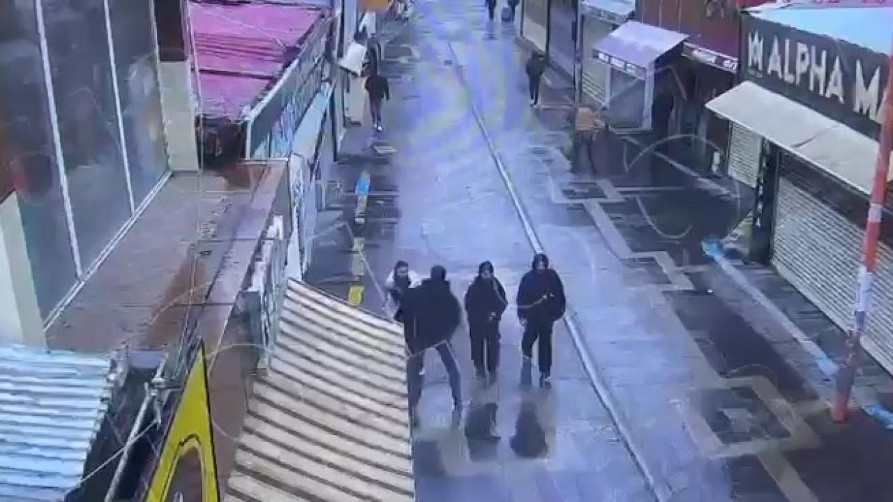 Iğdır'da tanımadığı kişi tarafından bıçaklanan kızın sağlık duru iyiye gidiyor