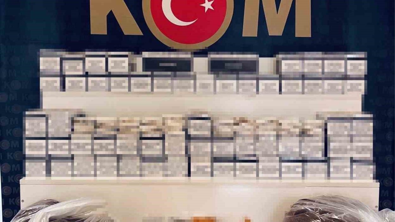Muş’ta kargo ile kaçak tütün sevkiyatı polise takıldı