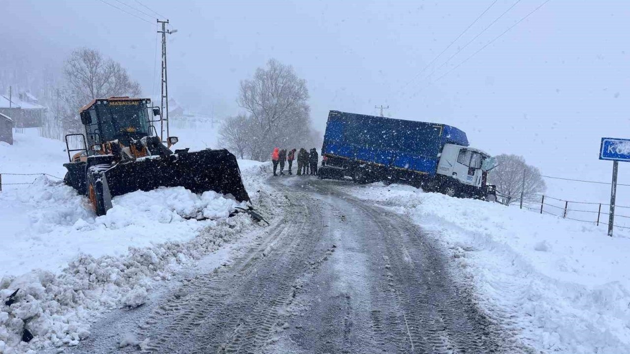 Muş'un Varto İlçesinde Kar Temizleme Çalışmasında Kaza: 1 Yaralı