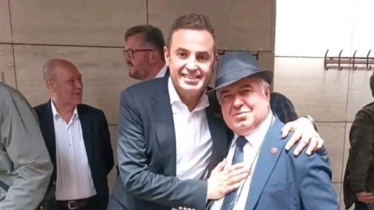 ’Şapkalı muhtar’ yine şapka çıkarttı: Davulcu bulamayan muhtar kendisi çalmaya başladı