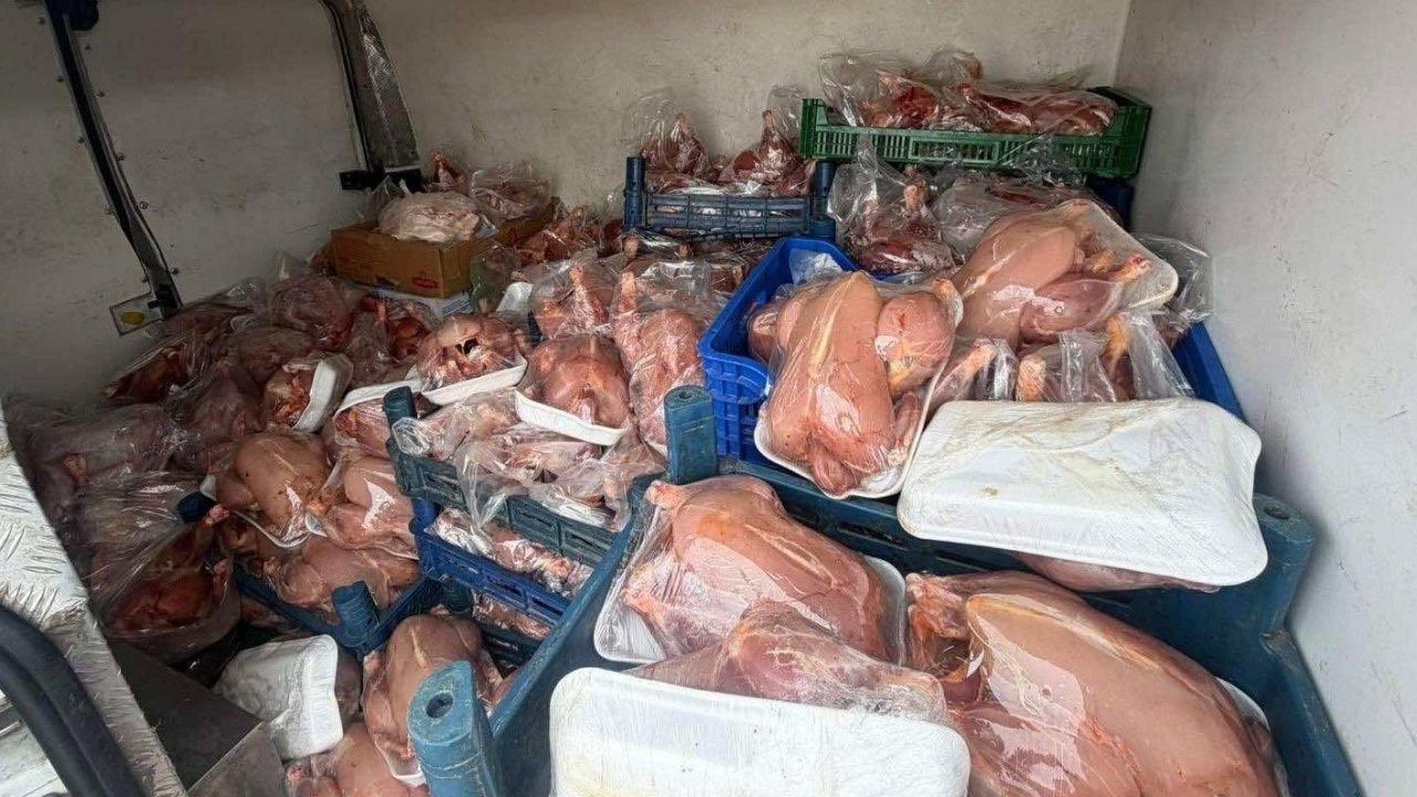 Tuşba’da Kaçak Gıda Denetimi: 200 Adet Kaçak Tavuk Ele Geçirildi