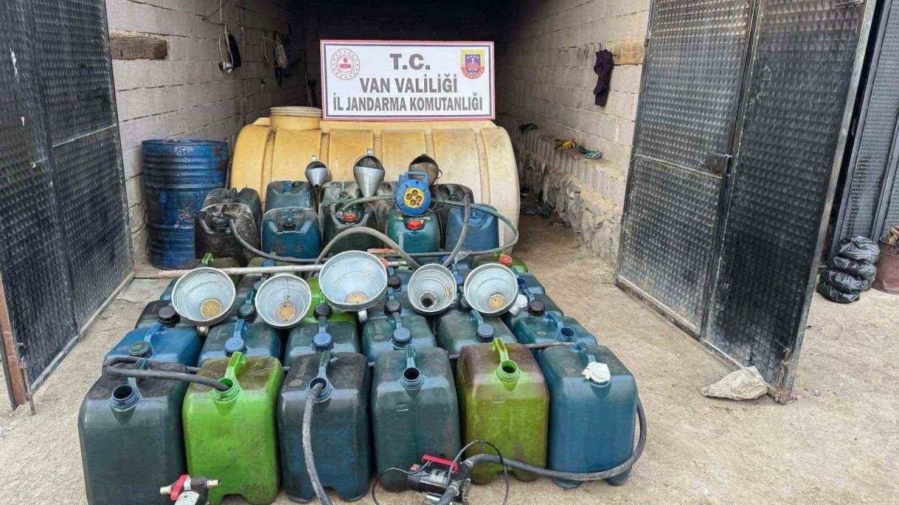 Van Saray’da 2 Bin Litre Kaçak Motorin Ele Geçirildi