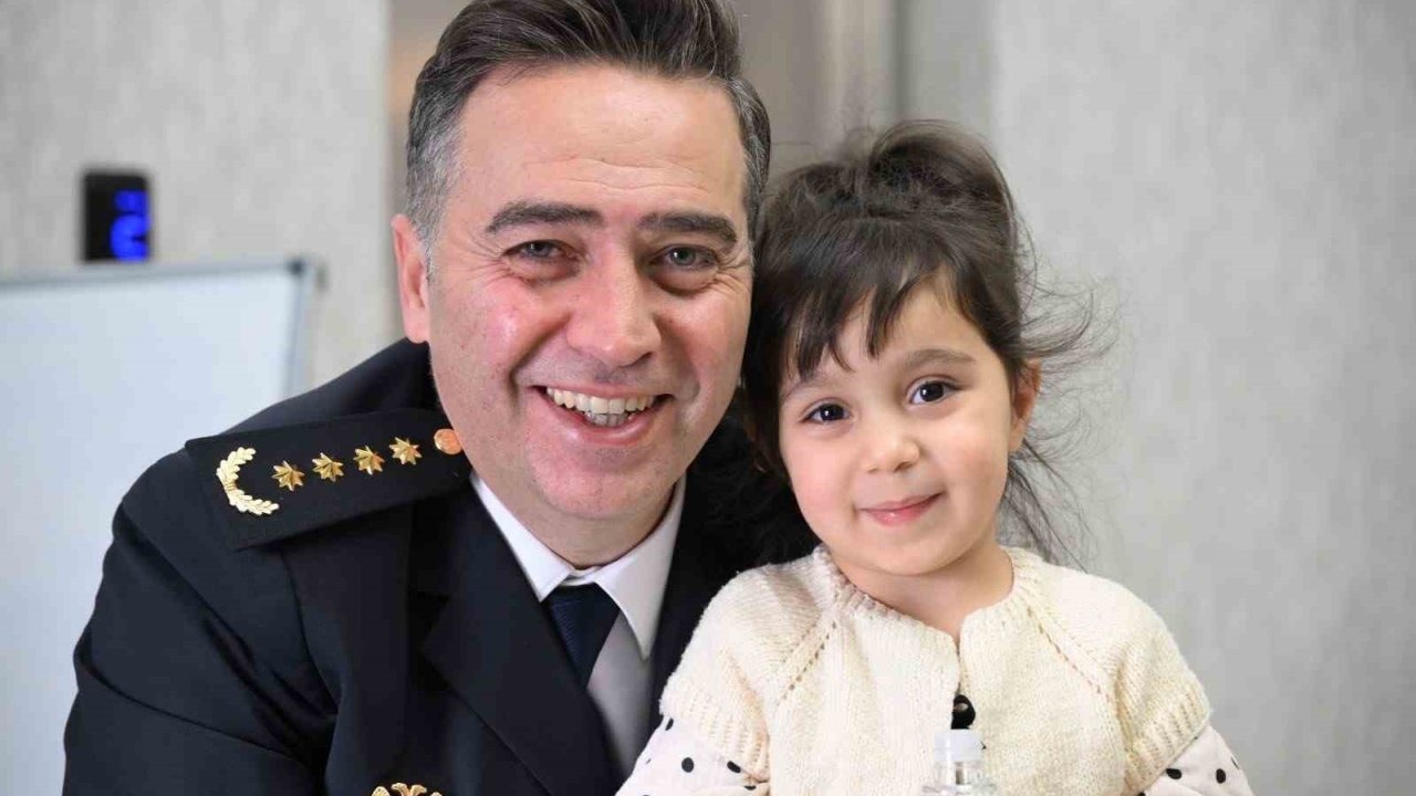 Ağrı’da Bayram Mesaisi: Emniyet Müdürü ve Eşi Uygulama Noktalarında Personelle Bayramlaştı