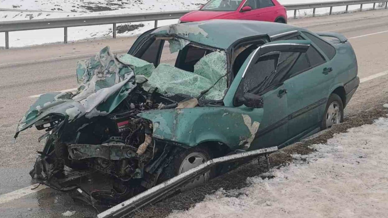 Erzurum-Pasinler Karayolunda Şiddetli Çarpışma: 3 Yaralı