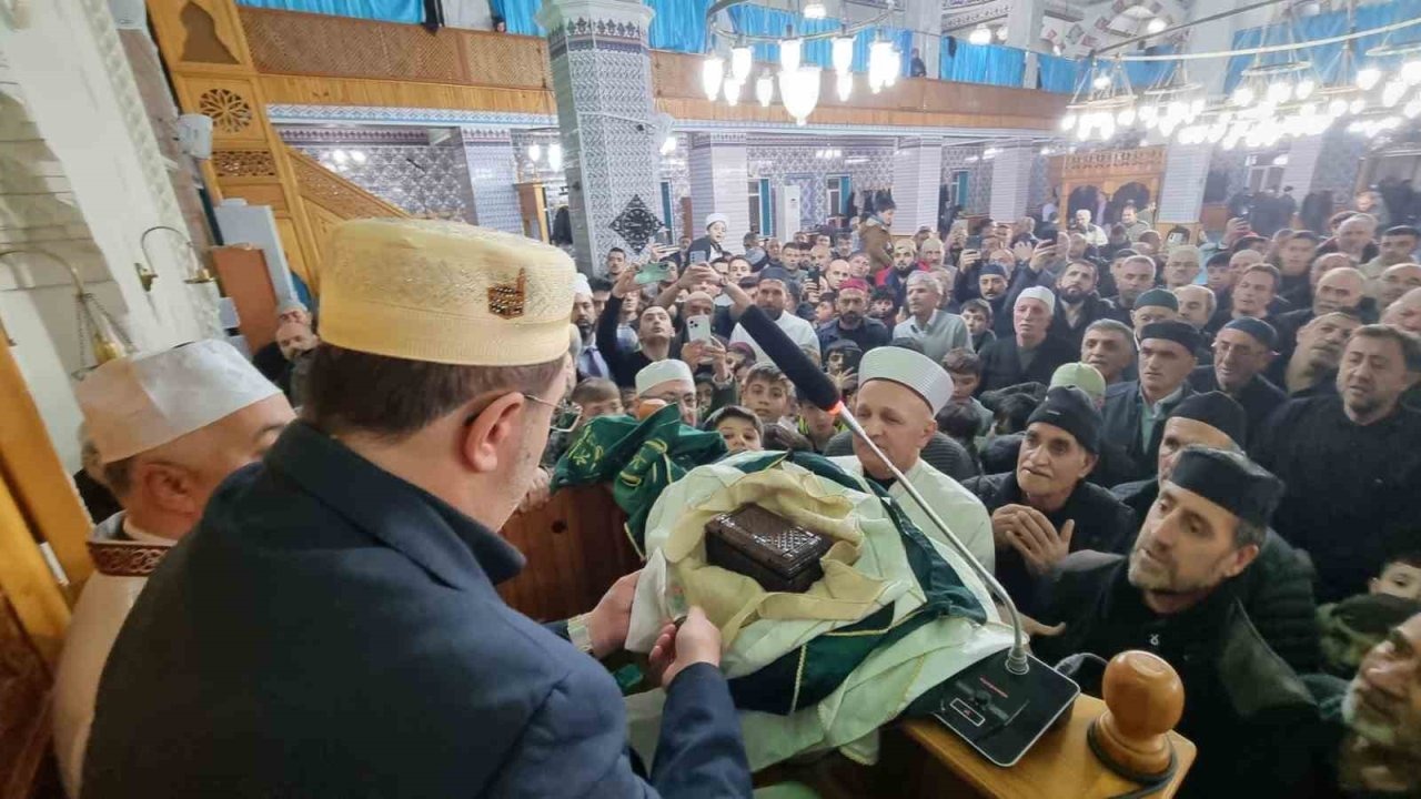 Erzurum Selimiye Camii’nde Sakal-ı Şerif ve Teravih Coşkusu