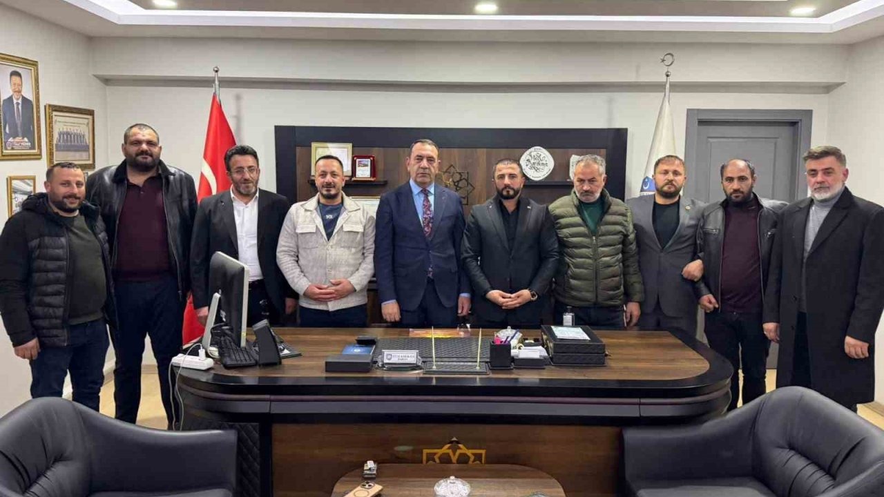 Erzurum’da Seçim Dengeleri Değişti: Oto Tamircilerinden Yücel Karakaya’ya Tam Destek!