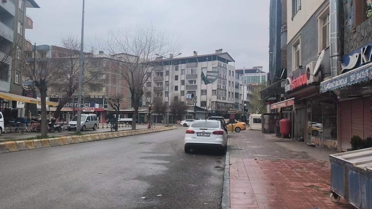 Iğdır'da Bayramın İlk Gününde Hava Sıcaklığı Düştü: Montlar Tekrar Çıktı