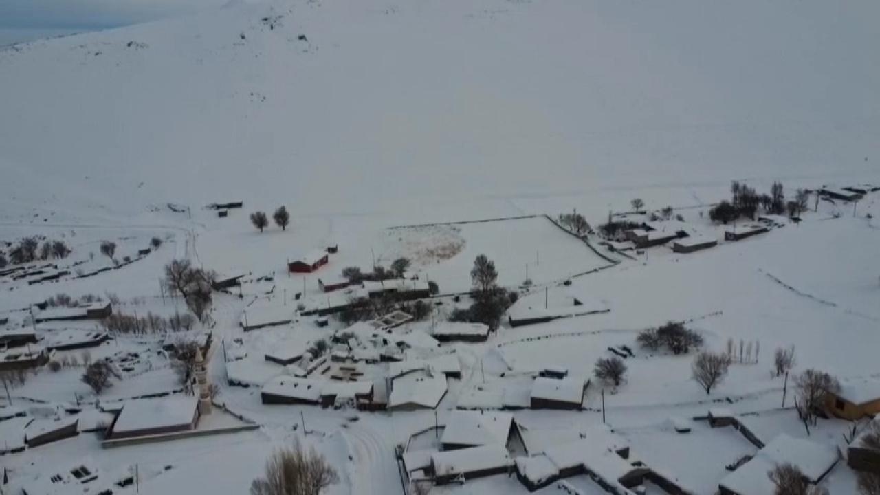 Iğdır'da karlar altında köylerin havadan görüntülendi