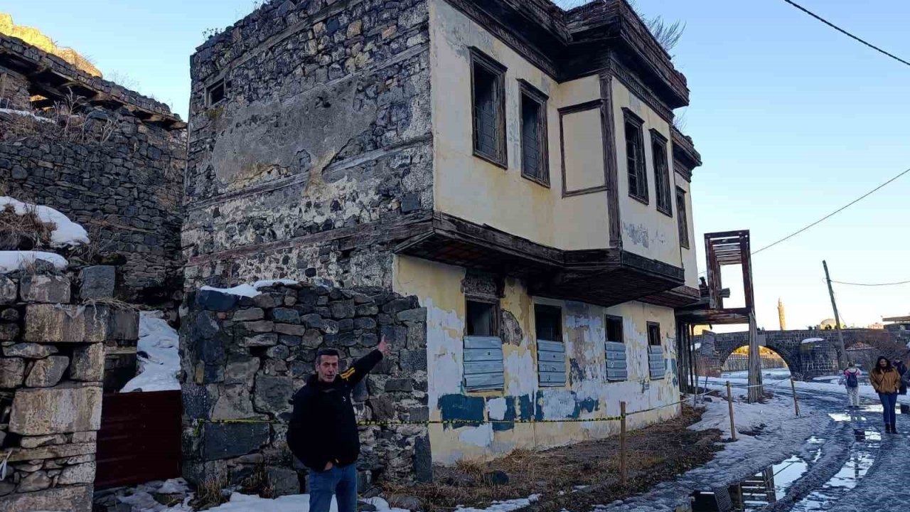 Kars’ta Tarihi Ahmet Tevfik Paşa Konağı Yok Olma Tehlikesiyle Karşı Karşıya