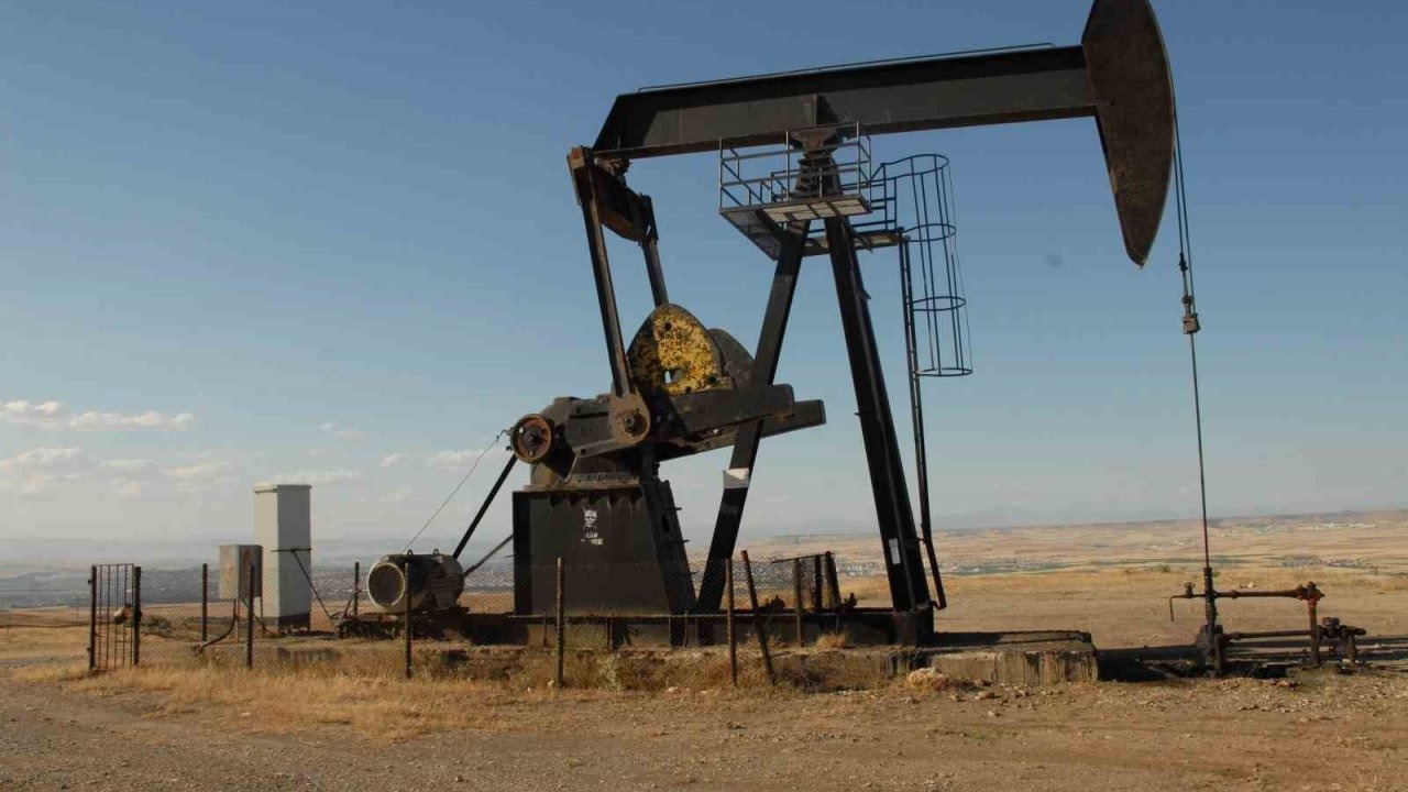 Petrol Fiyatlarında Tarihi Zirve: Varil Fiyatı 110 Doları Aştı