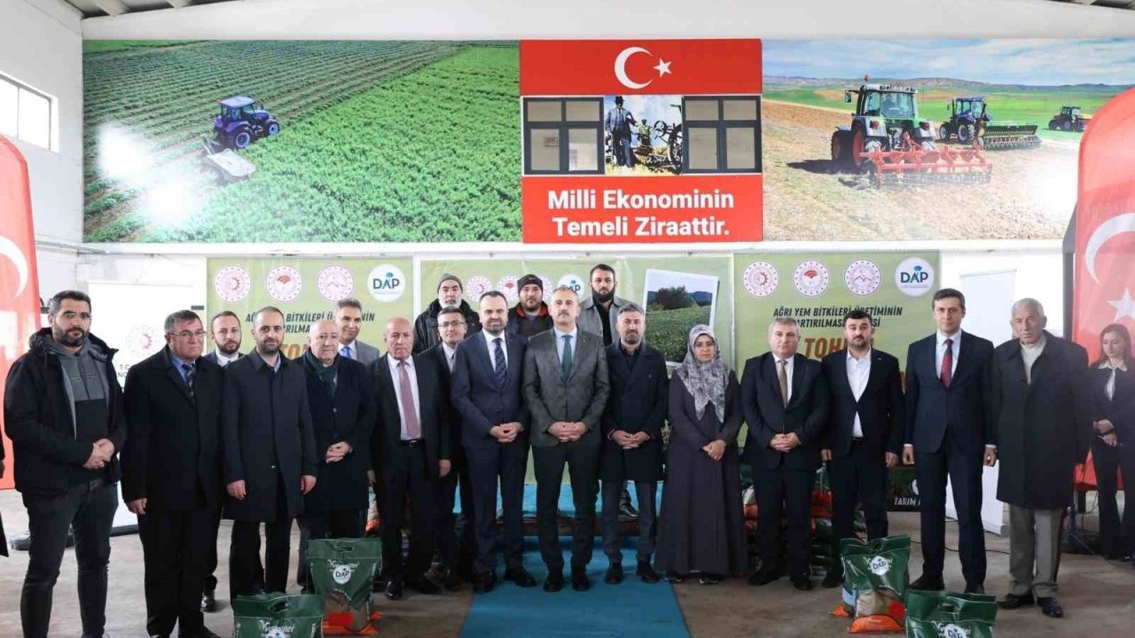 Ağrı’da Çiftçilere 44 Ton Yonca Tohumu Desteği