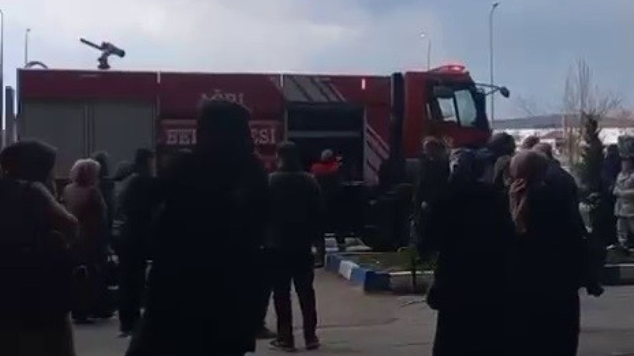 Hastanede Korkutan Duman: Jeneratör Odasında Çıkan Yangın Nedeniyle Tahliye İşlemi Başlatıldı