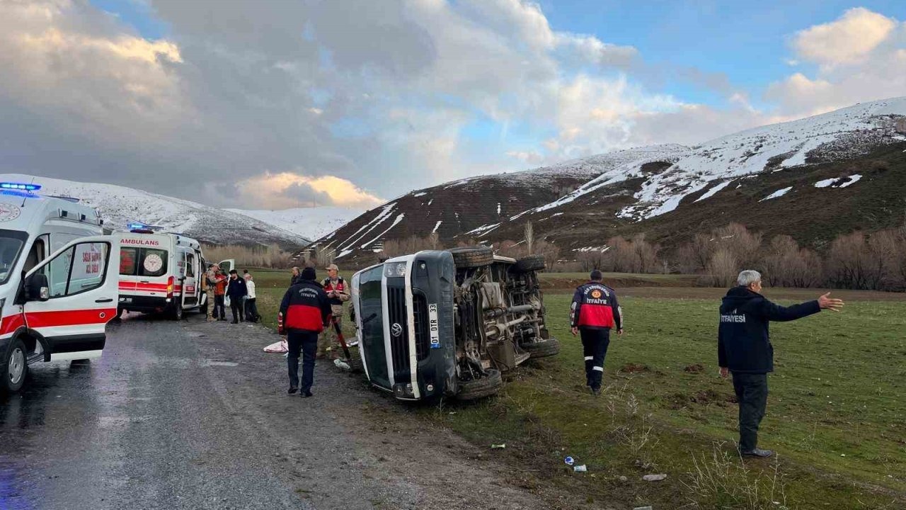 Kuskunkıran Tüneli Çıkışında Feci Kaza! Minibüs Takla Attı