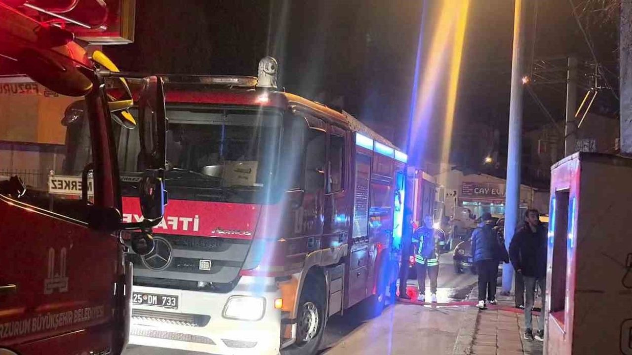 Palandöken’de Alevler Geceyi Aydınlattı