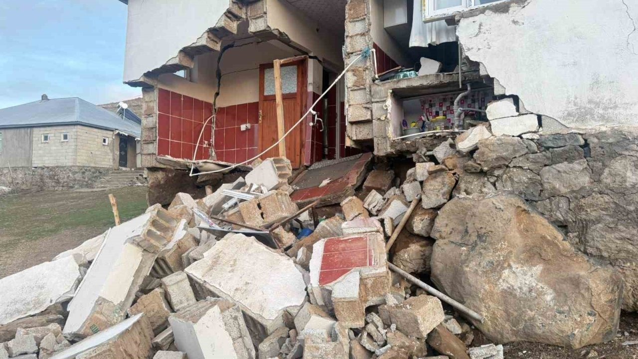 Patnos’ta 4,3'lük Sarsıntı: Vatandaşlar Geceyi Dışarıda Geçiriyor