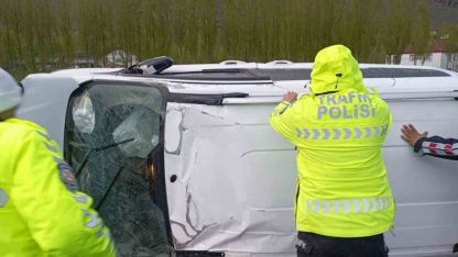 Muradiye Şelalesi Mevkiinde Trafik Kazası: Otomobil Takla Attı, 1 Yaralı