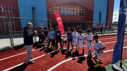 Patnos'ta 19 Mayıs Coşkusu: Genç Sporcular Atletizm Koşusunda Kıyasıya Yarıştı