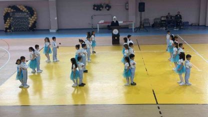 Kağızman’da Minik Öğrencilerin Büyük Sahne Gururu Göz Doldurdu!