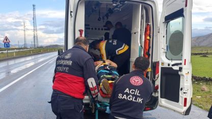 Çaldıran-Doğubayazıt Yolunda Korkutan Kaza: Kamyonet Şarampole Yuvarlandı, 5 Yaralı