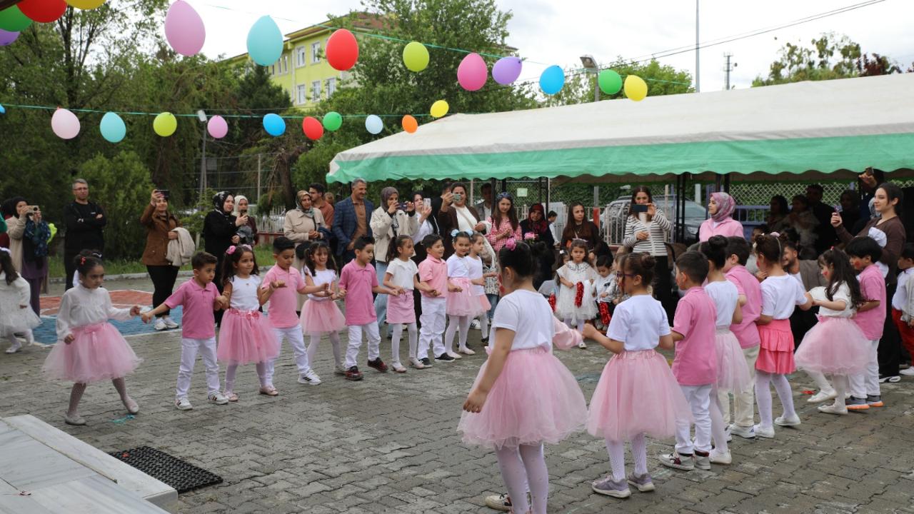 75. Yıl Anaokulu Öğrencilerinden Gecikmeli 23 Nisan Kutlaması
