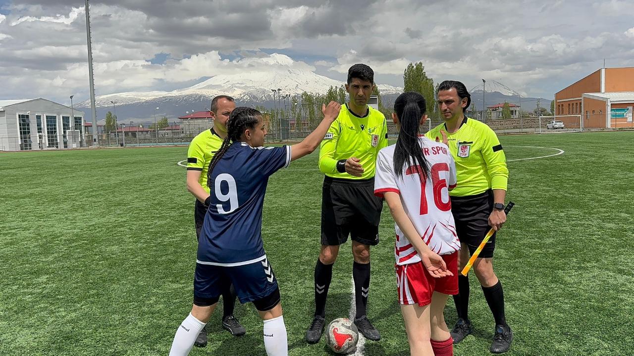 76 Iğdırspor Sahada Değil, İmkânsızlıklarla Kaybetti: "Kadın Sporu Sahipsiz!"