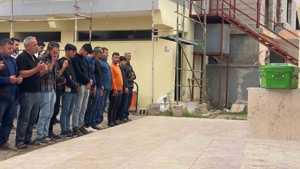 Antakya'da Çöken Evden Acı Haber: Selin Hayattan Kopardığı Genç Son Yolculuğuna Uğurlandı