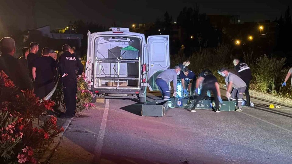 Antalya'da Selektör Dehşeti: 3 Akraba Yan Yana Defnedilecek