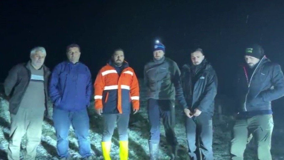 Artvin'de Aniden Bastıran Kar Yolları Kapattı: 6 Kampçı Kurtarıldı