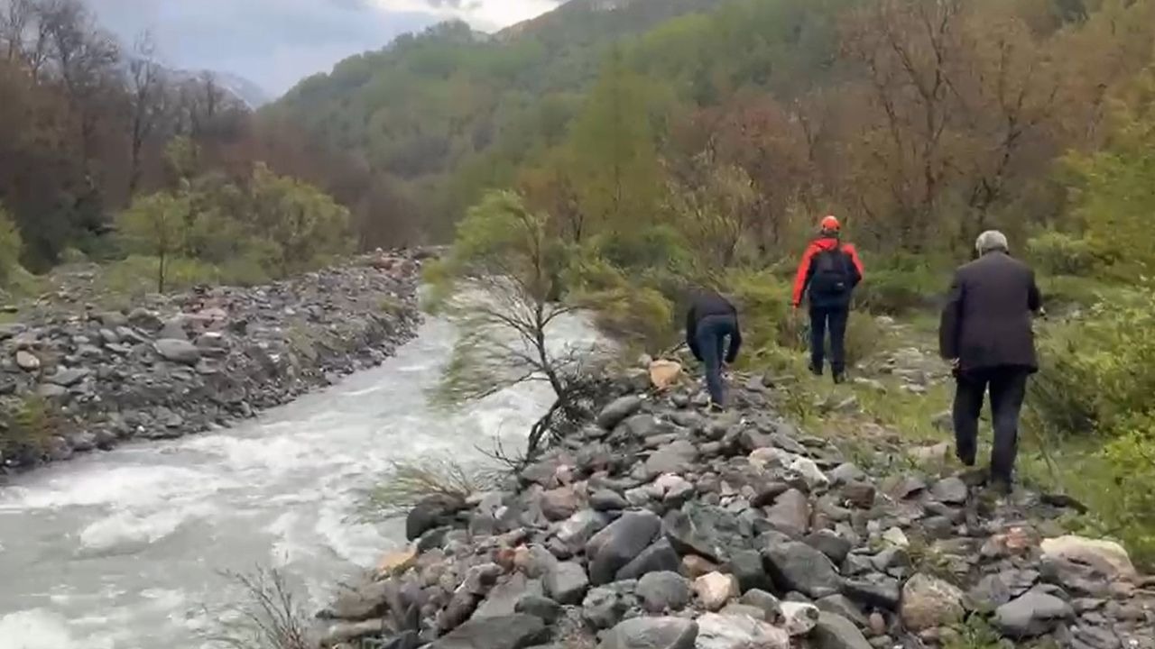 Cevizlidere Köyünde Can Pazarı: AFAD Ekipleri Çaya Düşen Gül Yıldız’ı Arıyor