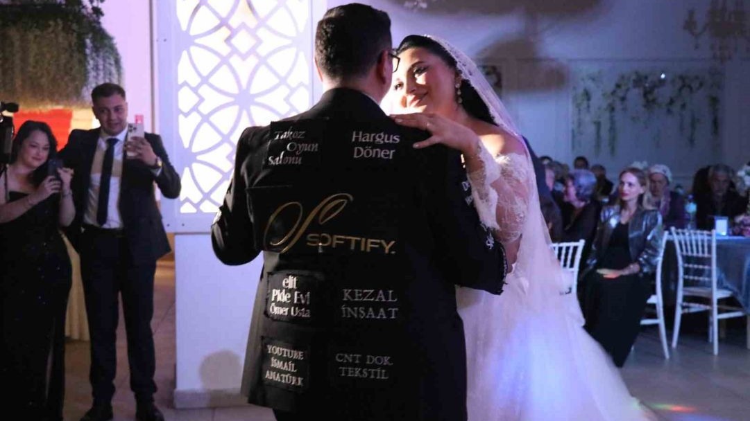 Damatlığı Reklam Alanına Çevirdi: Düğün Masrafına Şok Çözüm