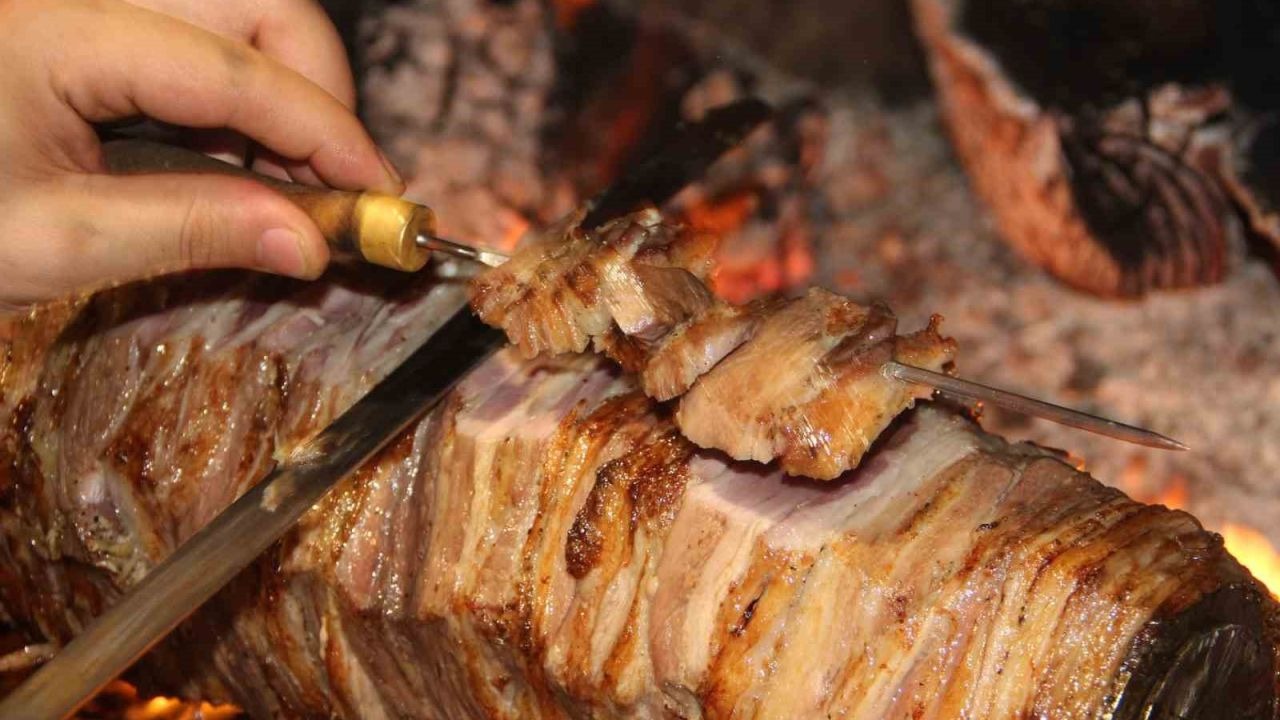Erzurum Oltu Cağ Kebabı TasteAtlas Listesinde Zirveye Oynadı: Dünyanın En İyi Türk Yemekleri Arasında 2. Sırada