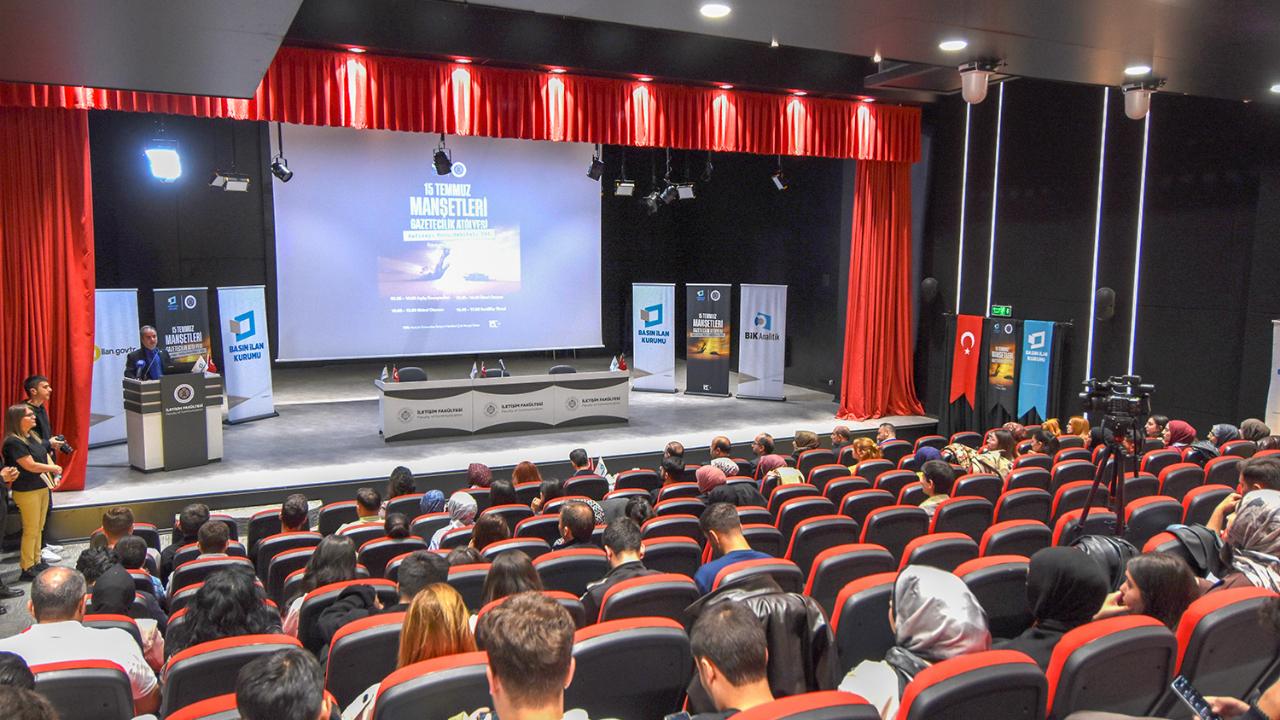 Erzurum'da Anlamlı Atölye: 15 Temmuz Manşetleri Yazıldı