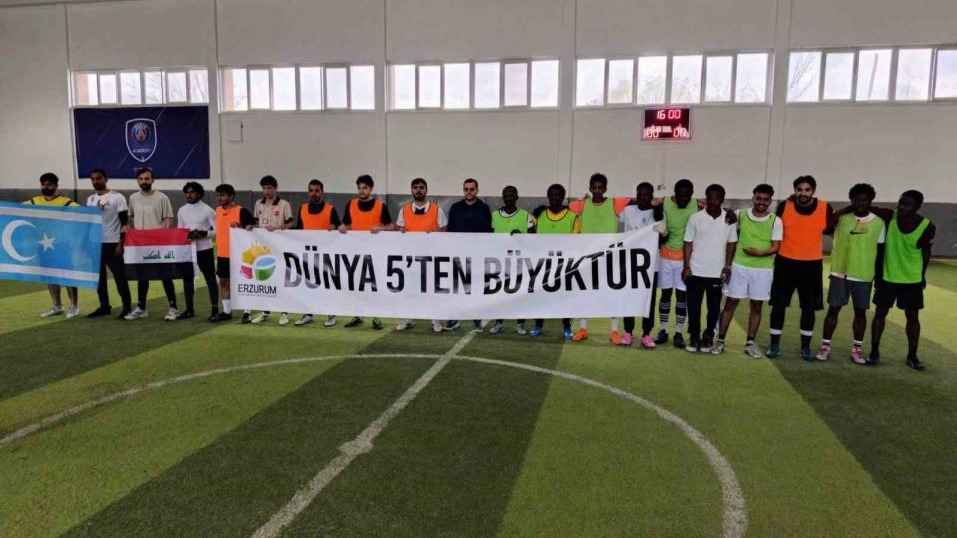 Erzurum'da 'Dünya 5'ten Büyüktür' Turnuvası Nefes Kesti
