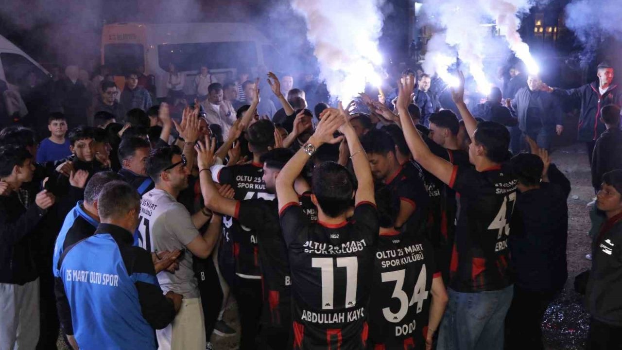 Erzurum'da Şampiyonluk Konvoyu: Oltu 25 Mart Spor Kupayı Meydana Getirdi