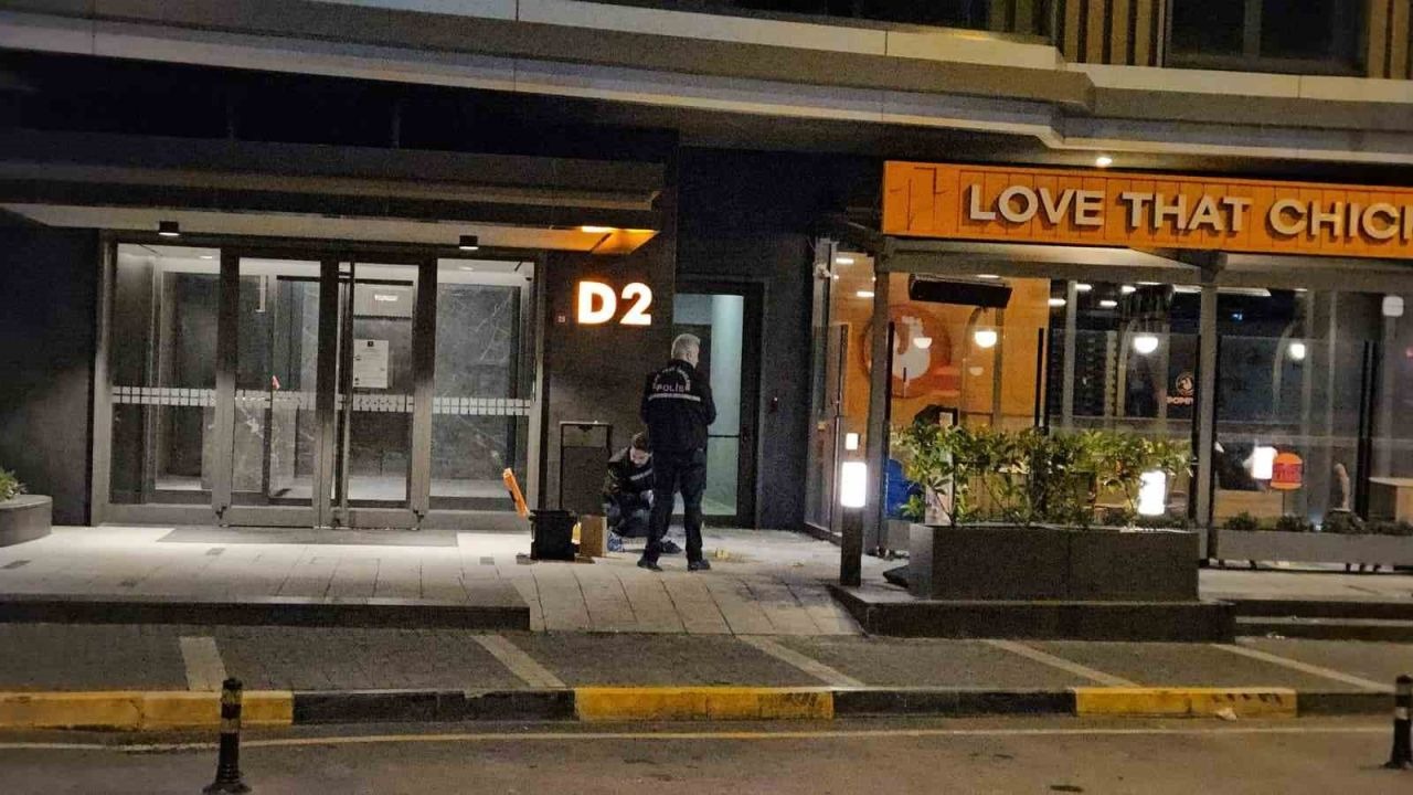 Gece Yarısı Silahlı Saldırı Dehşeti: İş Yerinin Önünde Vuruldu