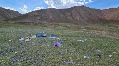 Gökkuşağı Tepelerine bırakılan çöpler tepkilere neden oldu