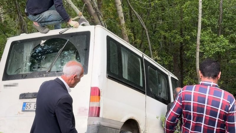 Hakkari Şemdinli'de Trafik Kazası: 3 Kişi Yaralandı