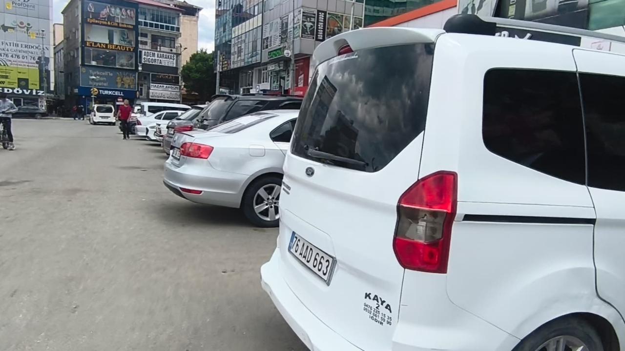 Iğdır’da Belediye Meydanı Açık Hava Oto Galerisine Döndü!