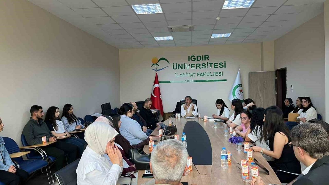 Iğdır'da Kültür Sanat Rüzgarı: İki Dev Eserin Kritiği Yapıldı