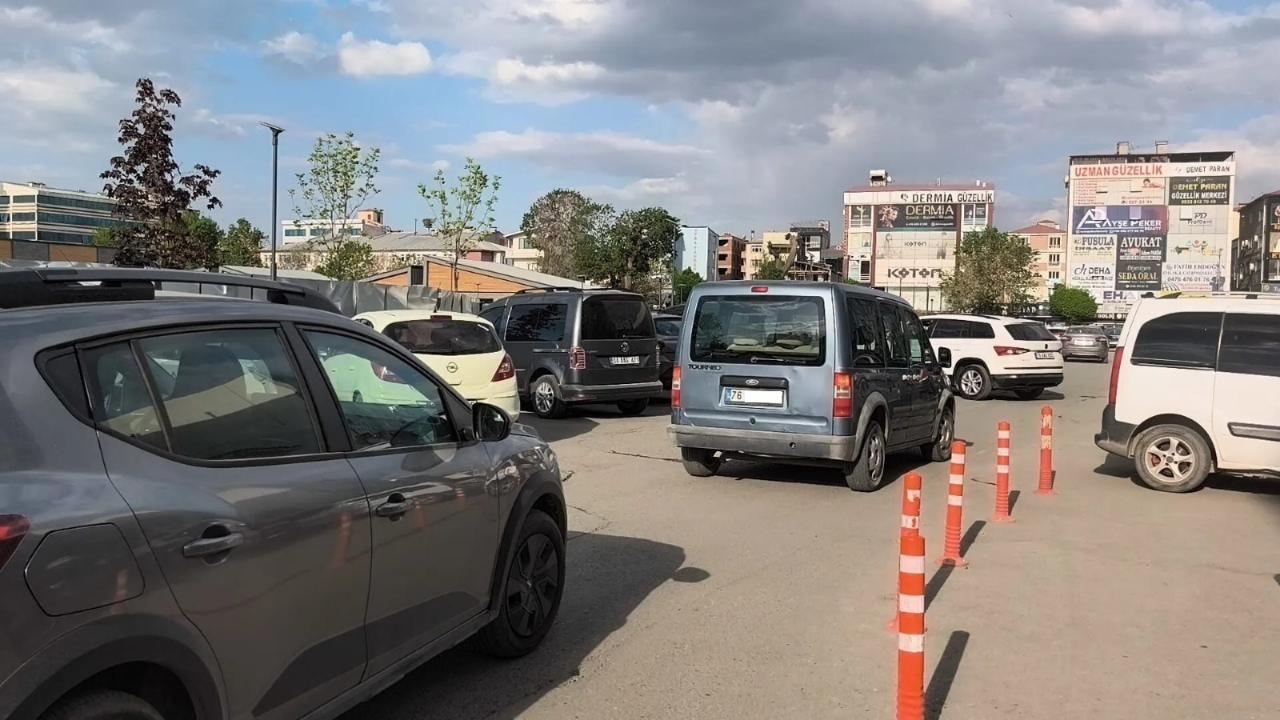 Iğdır’da Trafikte "Sabır" Tükendi: 10 Saniye Bekleyemeyen Korna Sesleri Şehri Geriyor
