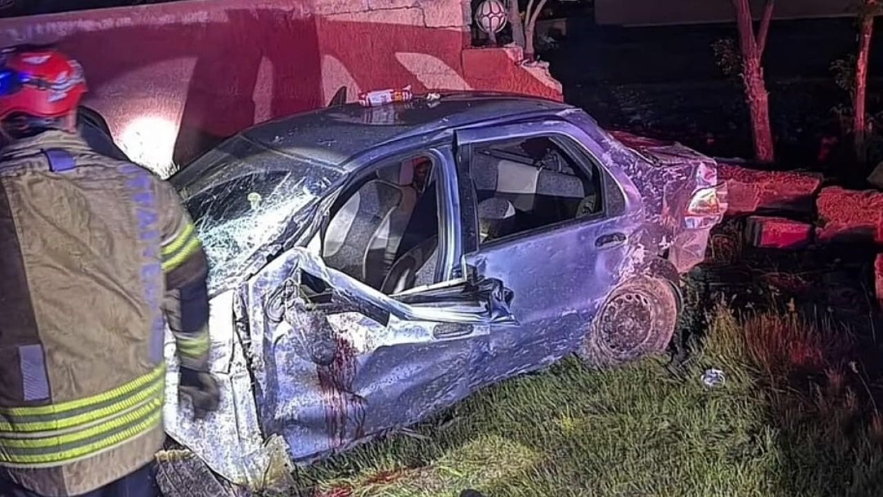 Karaağaç Kavşağı'nda Can Pazarı: Genç Sürücü Hayatını Kaybetti, 3 Kardeşi Yaralı