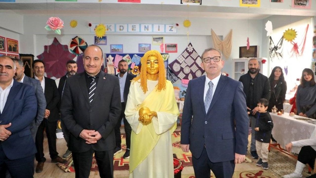 Kars'ta Muhteşem Kültür Şöleni: Vali Ziya Polat "7 Bölge, Tek Ruh" Sergisini Açtı