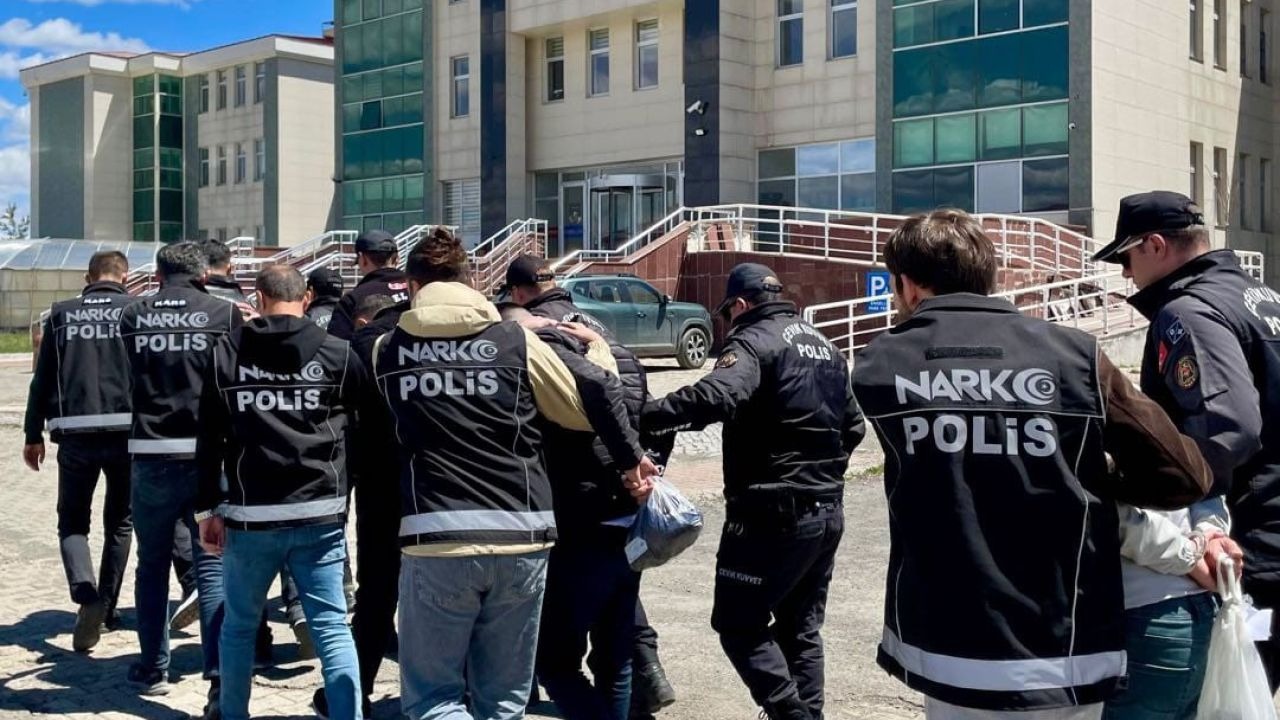 Kars'ta Zehir Tacirlerine Darbe: Operasyonda Metamfetamin Ele Geçirildi